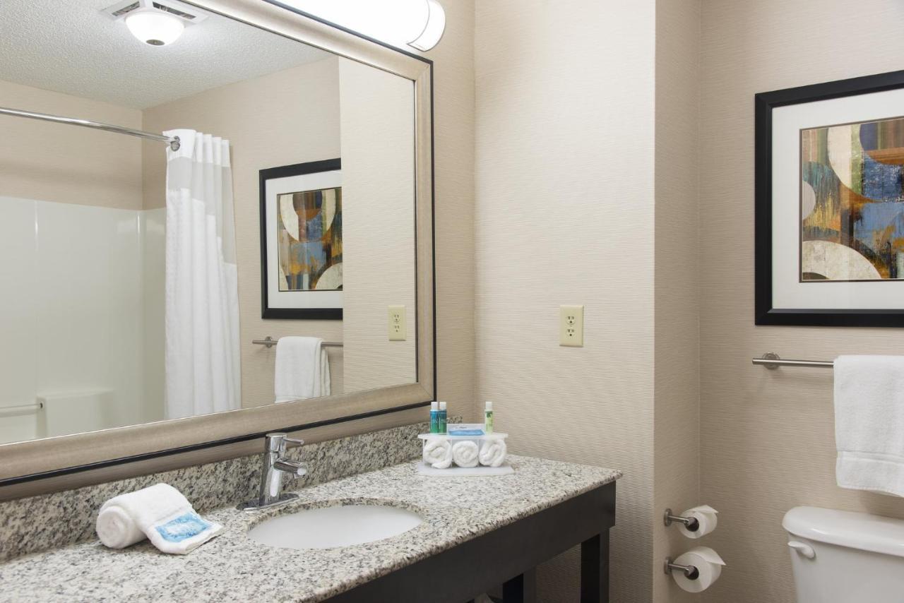 Holiday Inn Express Gas City By Ihg Bagian luar foto