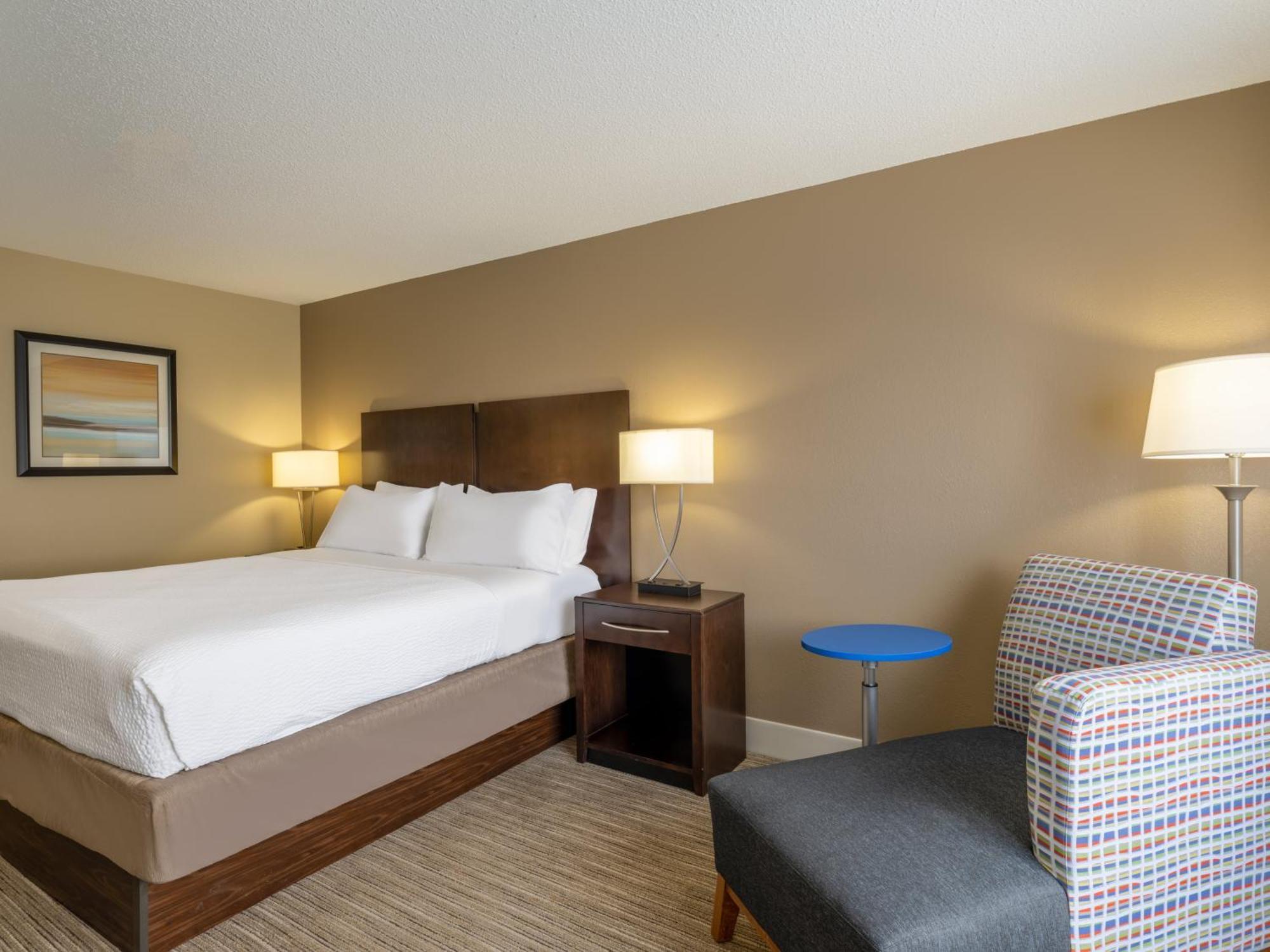 Holiday Inn Express Gas City By Ihg Bagian luar foto