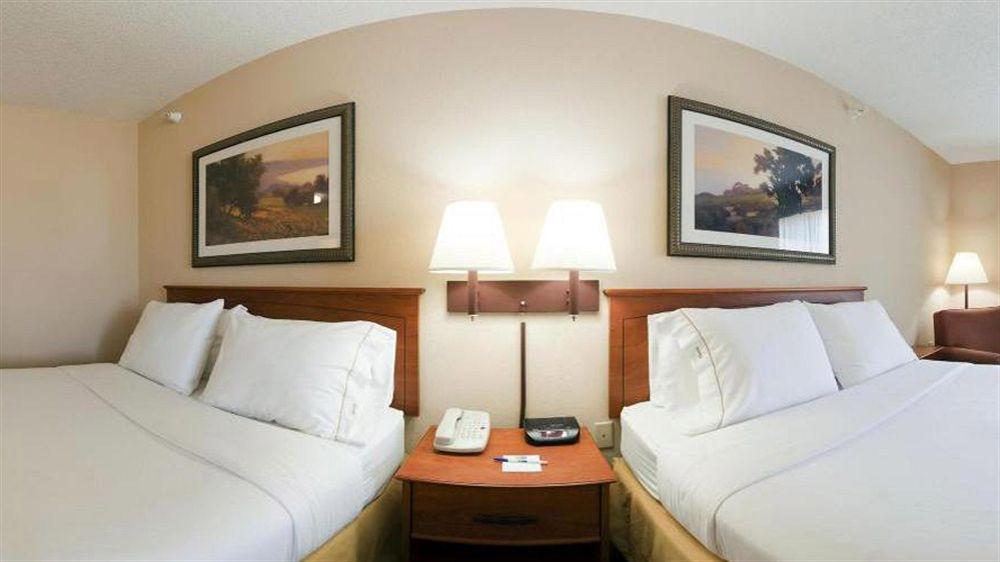 Holiday Inn Express Gas City By Ihg Bagian luar foto
