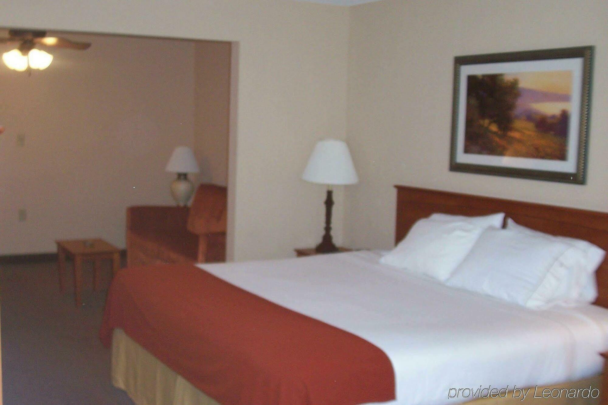 Holiday Inn Express Gas City By Ihg Bagian luar foto