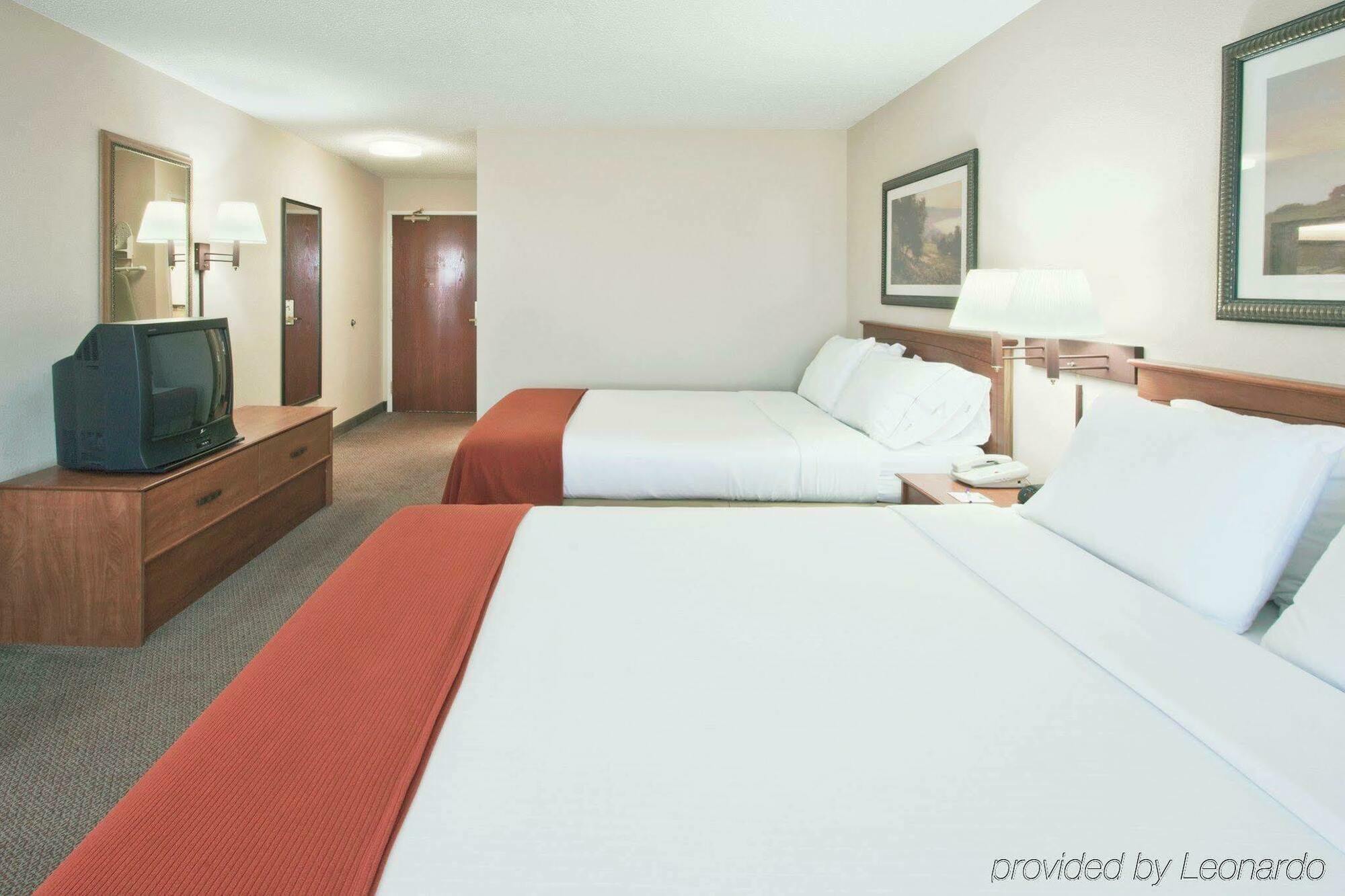 Holiday Inn Express Gas City By Ihg Bagian luar foto