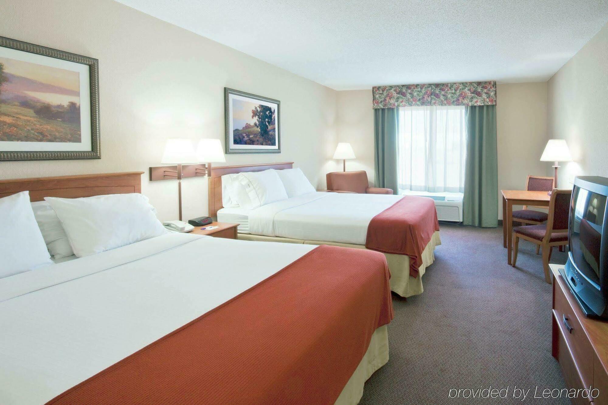 Holiday Inn Express Gas City By Ihg Bagian luar foto