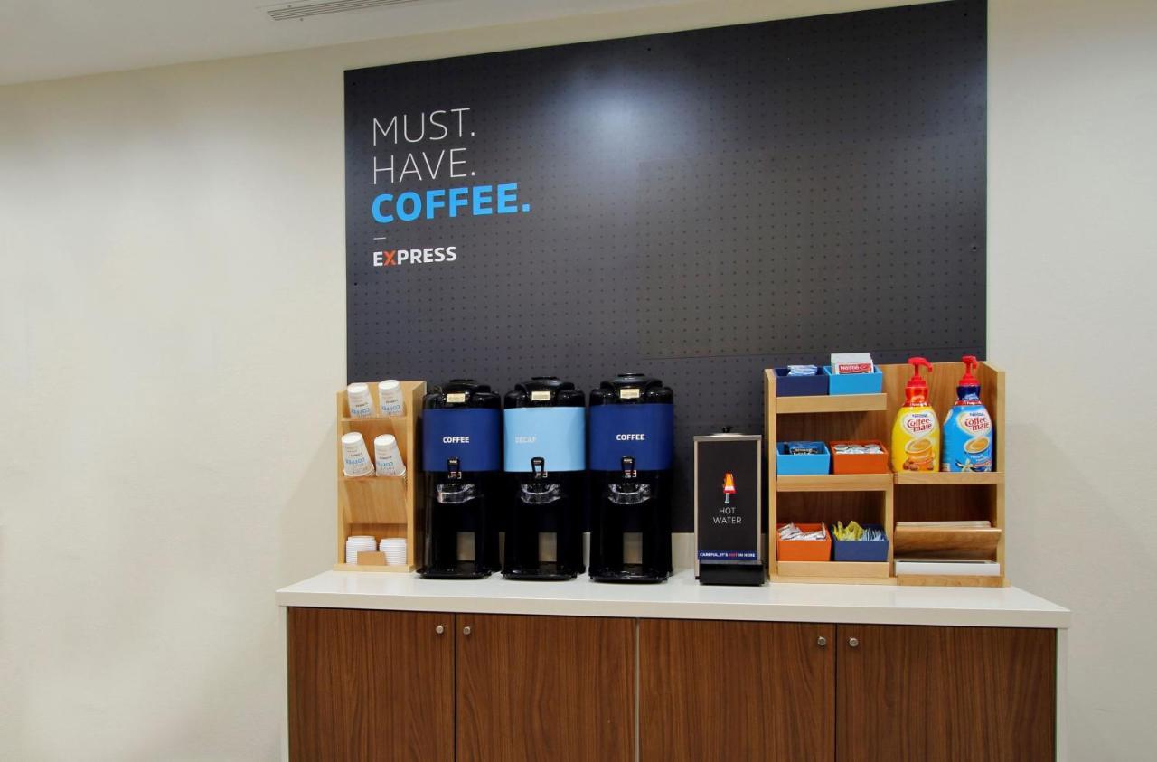 Holiday Inn Express Gas City By Ihg Bagian luar foto